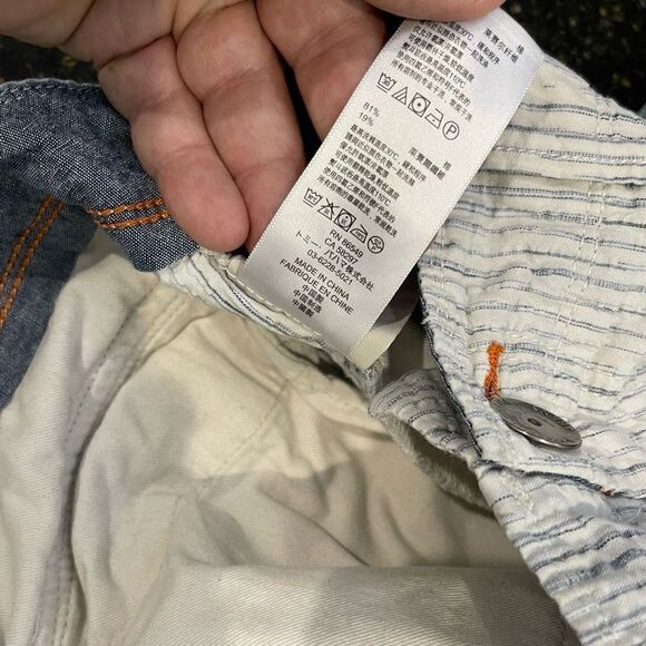 Tommy Bahama Jeans Casual Abstract Stripe Shorts. Size 34. - Picture 7 of 8